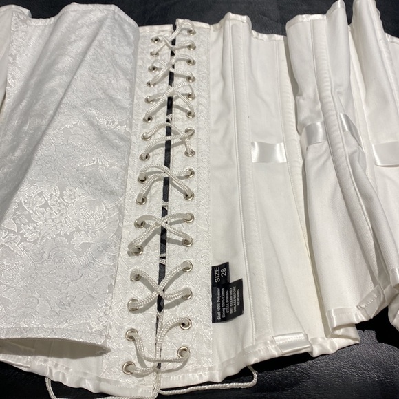 Corset - Picture 5 of 5